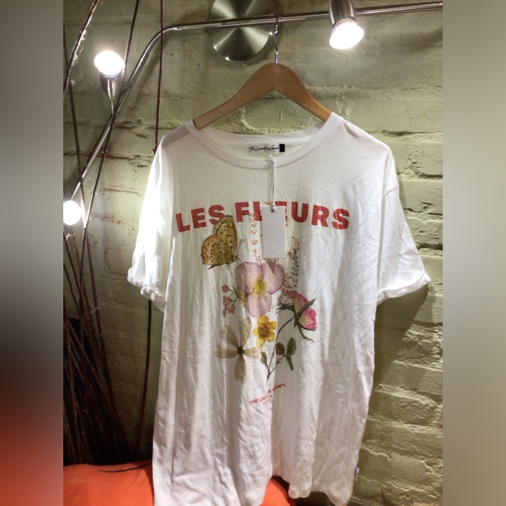NEW the Laundry Room Floral Oversized Graphic Tee with 'LES FLEURS' Print